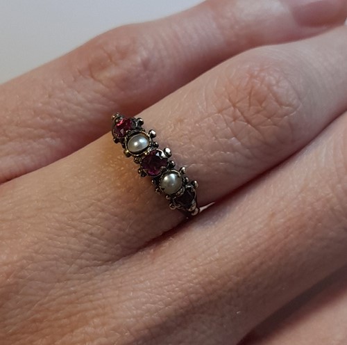 Lot 45 - A Georgian ruby and pearl ring