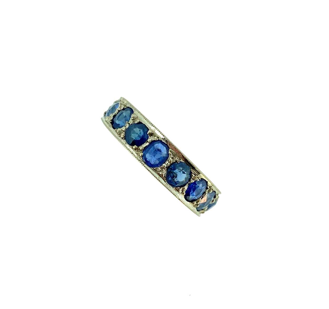 Lot 22 - A sapphire half hoop style ring