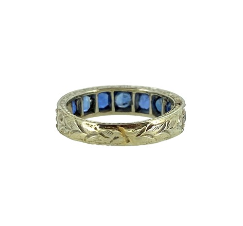 Lot 22 - A sapphire half hoop style ring