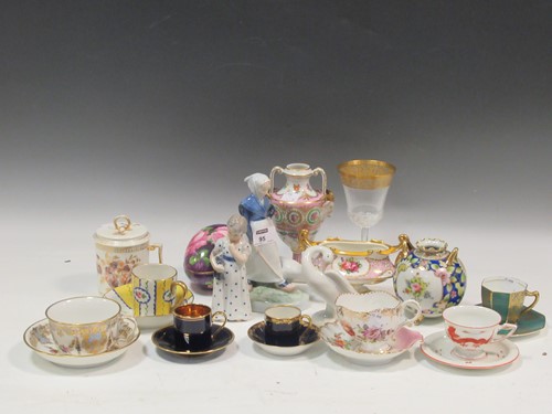Lot 95 - A collection of ceramics and glassware, 19th...