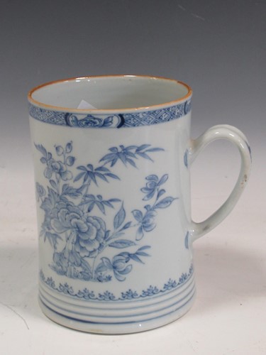 Lot 44 - A Chinese blue and white porcelain mug, early...