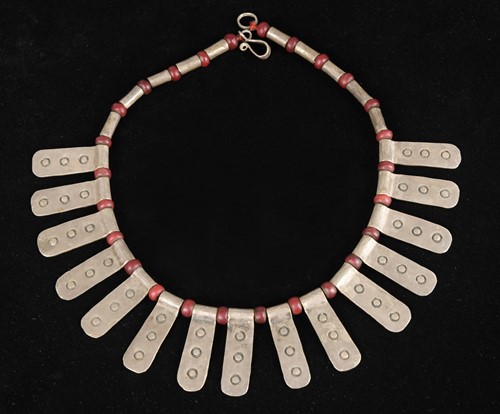 Lot 177 - Guy Royle (British, 20th century), a silver and carnelian fringed necklace
