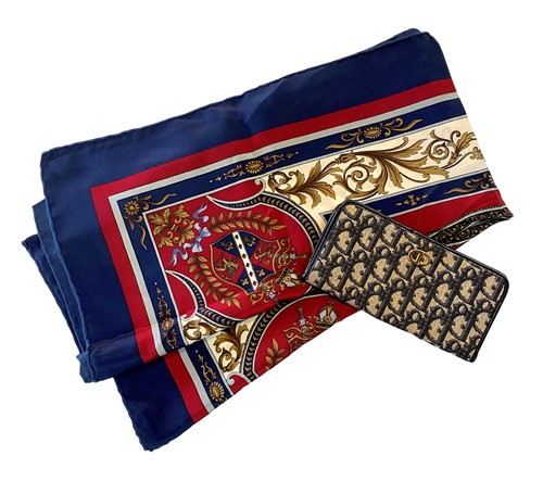 Lot 172 - A Mulberry silk scarf