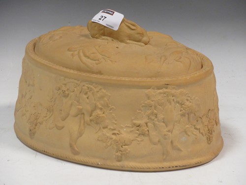 Lot 27 - A Wedgwood creamware game pie dish, cover and...