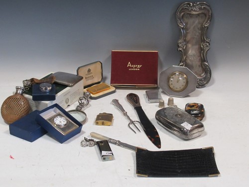 Lot 287 - An assorted collection of items including a...
