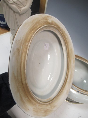 Lot 9 - An 'American states' decorated tureen, cover...