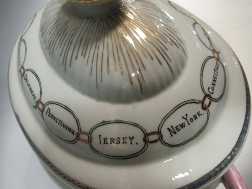 Lot 9 - An 'American states' decorated tureen, cover...