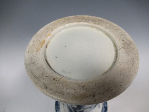 Lot 2 - Worcester porcelain trumpet vase, 18th century,...
