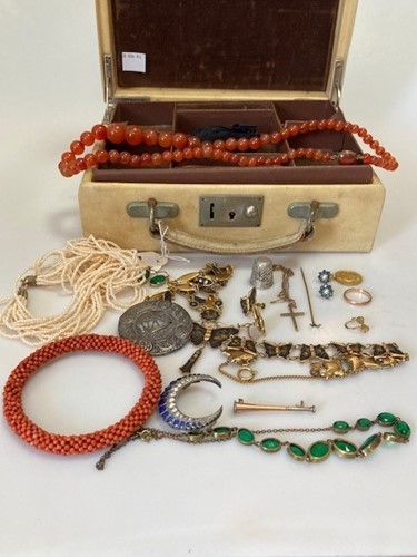 Lot 181 - A jewellery box containing a Perian gold coin...