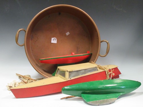 Lot 181 - A copper preserving pan and toy boats