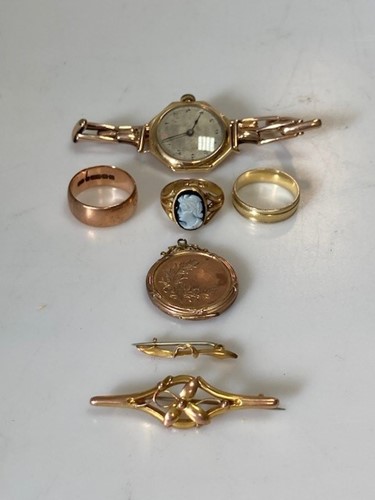 Lot 177 - A 15ct gold watch weight 21.8g, a hallmarked...