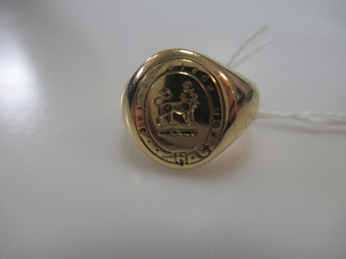Lot 237 - A signet ring stamped '18', weight 12.3g