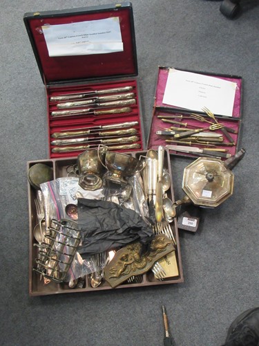 Lot 200 - A mixed quantity of silver flatware, together...