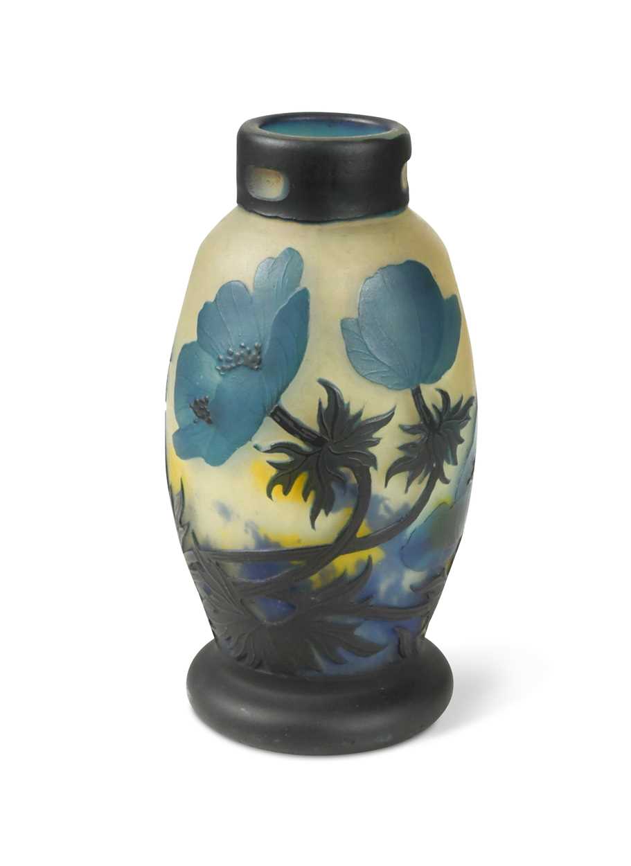 Lot 5 - A Muller Frères cameo glass vase