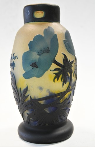 Lot 5 - A Muller Frères cameo glass vase