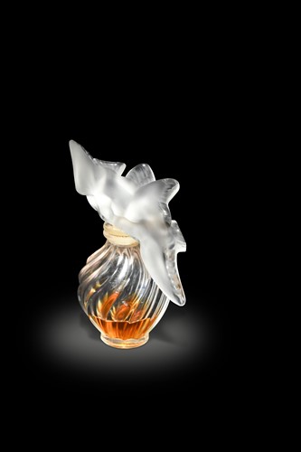 Lot 24 - L'air du Temp, a Lalique for Nina Ricci scent bottle