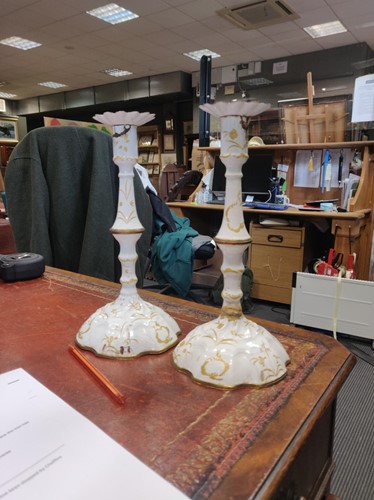 Lot 1 - A pair of 18th century Bilston or Battersea...