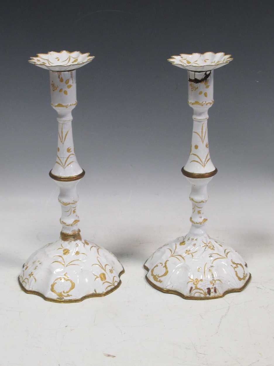 Lot 1 - A pair of 18th century Bilston or Battersea...