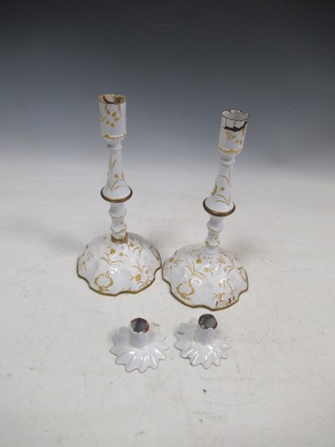 Lot 1 - A pair of 18th century Bilston or Battersea...