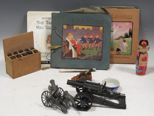 Lot 93 - A lead grey painted model Howitzer, unmarked...