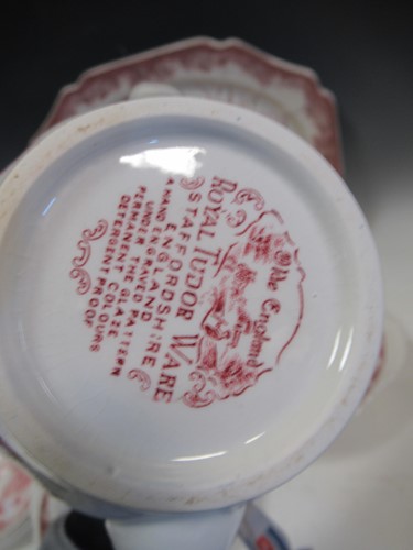 Lot 9 - A large quantity of English pink and white...