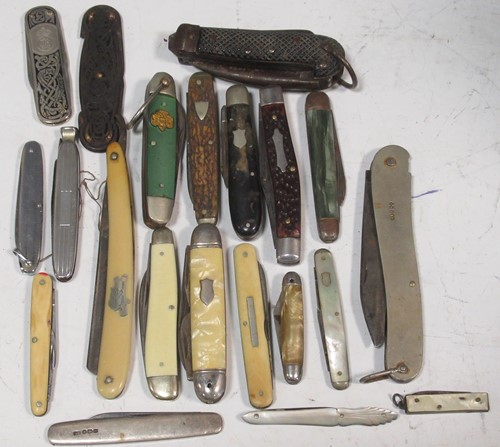 Lot 134 - A cut throat razor together with a collection...