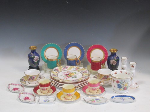 Lot 121 - A group of decorative ceramics to include...