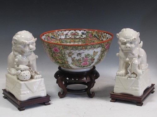 Lot 122 - A Chinese modern famille rose bowl on a...