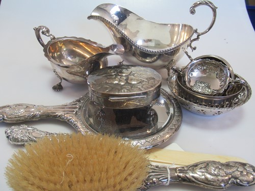 Lot 269 - A quantity of assorted silverware including...
