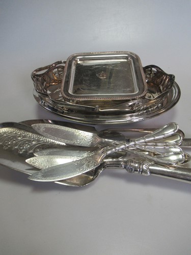 Lot 284 - A quantity of silver plated wares including a...