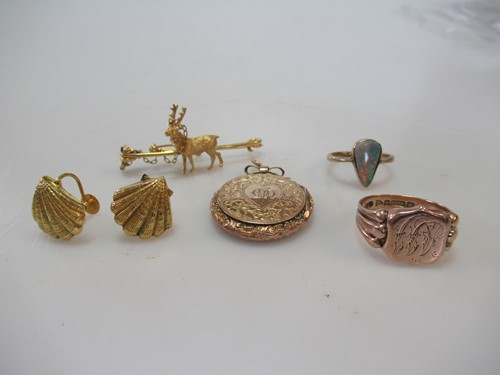 Lot 234 - A memorial locket with enclosed hair, stamped '...