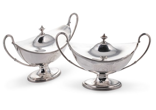 Lot 561 - A pair of George III 18th century silver sauce tureens and covers