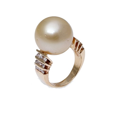 Lot 246 - A south sea Indonesian pearl and diamond ring