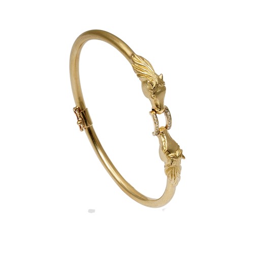 Lot 15 - A hinged horse head bangle