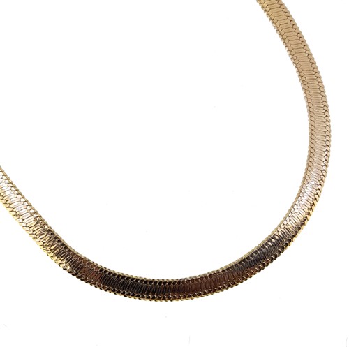 Lot 12 - A 9ct gold collarette