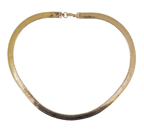 Lot 12 - A 9ct gold collarette