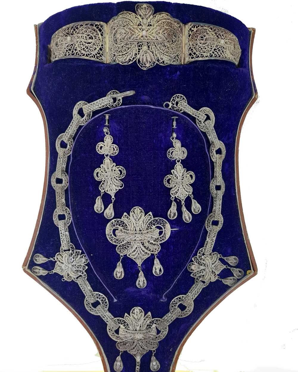 Lot 1 - A Victorian filigree parure