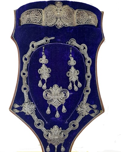 Lot 1 - A Victorian filigree parure
