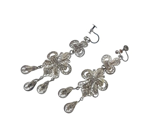 Lot 1 - A Victorian filigree parure