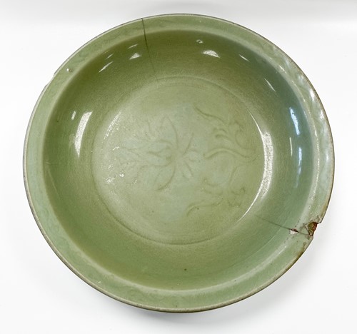 Lot 2 - A Chinese celadon dish, Ming Dynasty 15th/16th century