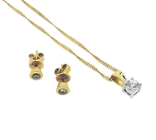 Lot 228 - A diamond pendant together with a pair of diamond ear studs