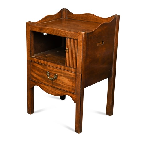 Lot 443 - A George III mahogany night cupboard