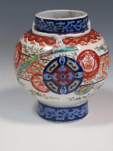 Lot 199 - A Japanese imari decorated squat vase with...