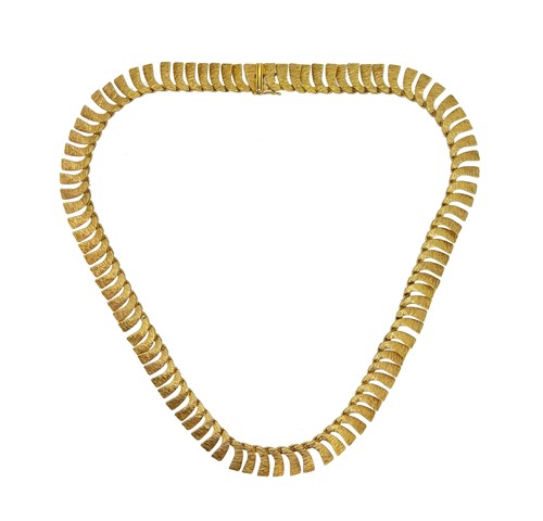Lot 234 - A late 20th century 18ct gold collarette