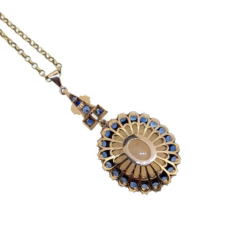 Lot 33 - An opal and sapphire cluster pendant and chain