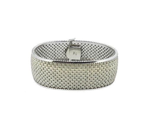 Lot 255 - A mesh style bracelet