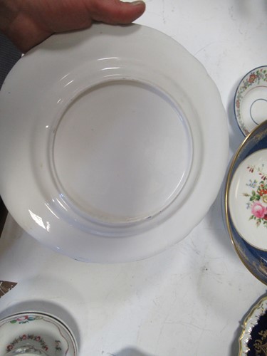 Lot 8 - A collection of English ceramics to include a...