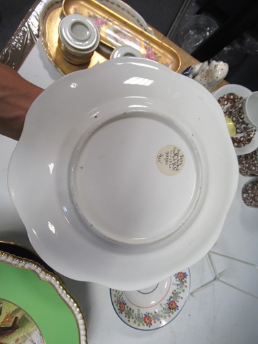 Lot 8 - A collection of English ceramics to include a...