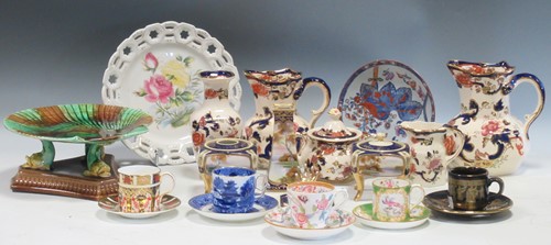 Lot 20 - Collection of decorative china and glass...