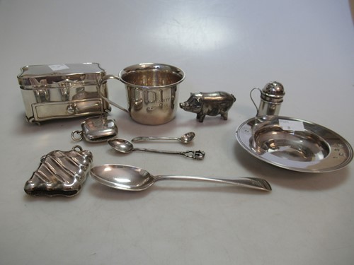 Lot 173 - A small collection of silver including a...